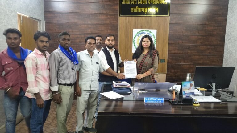 सामुदायिक स्वास्थ्य केंद्र नवागढ़ मे सोनोग्राफी सेवा हुई बंद ,भीम रेजिमेंट ने कलेक्टर को सौंपा ज्ञापन